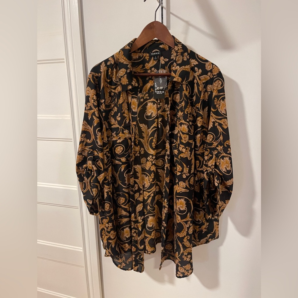 Torrid women’s polyester blouse NWT